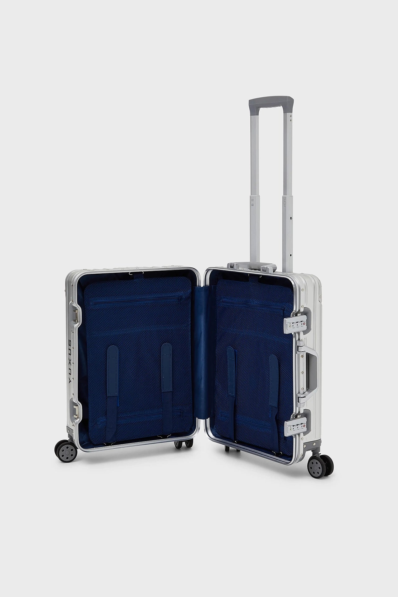 SILVER "VOYAGER" SUITCASE