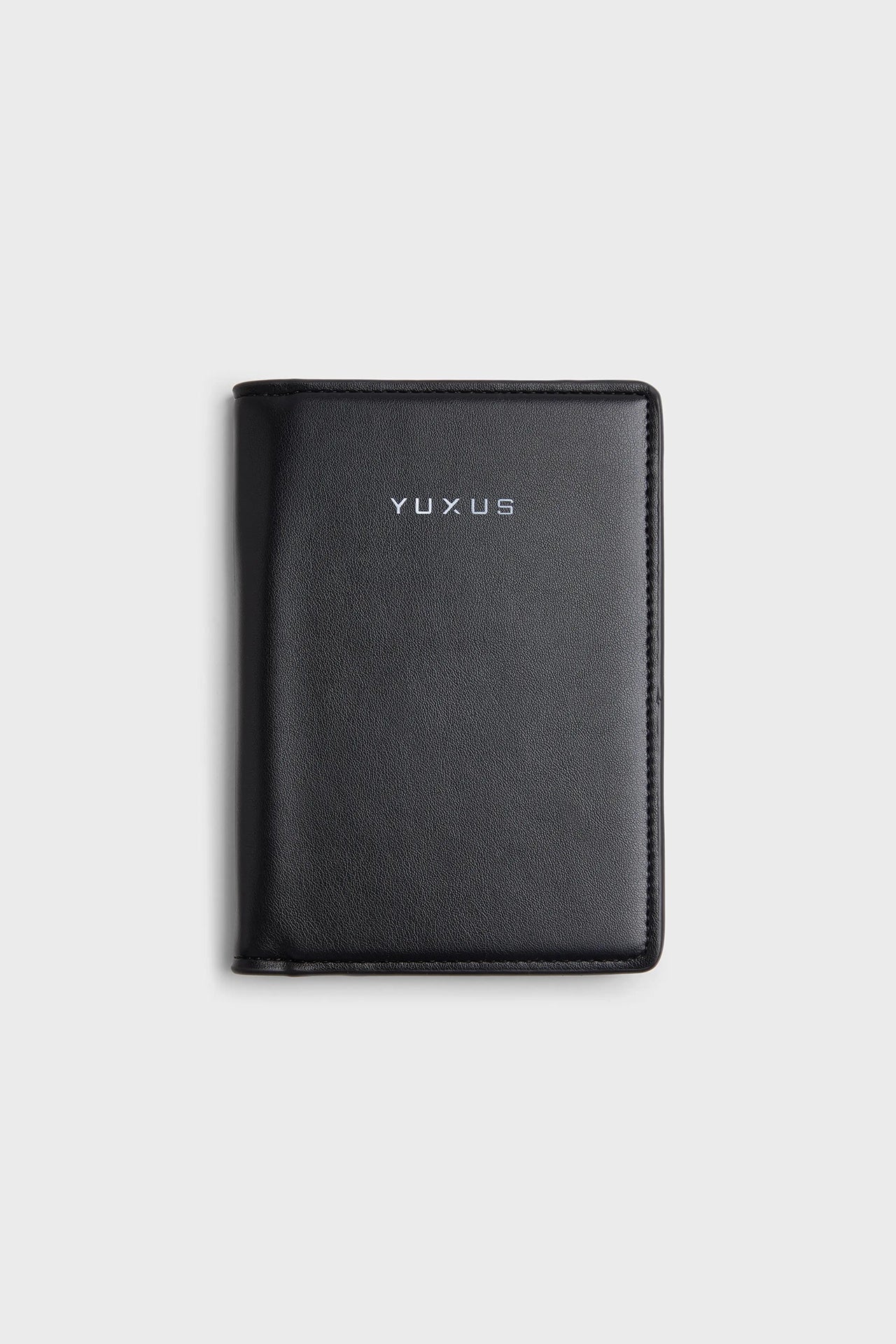 BLACK "VOYAGER" PASSPORT CASE