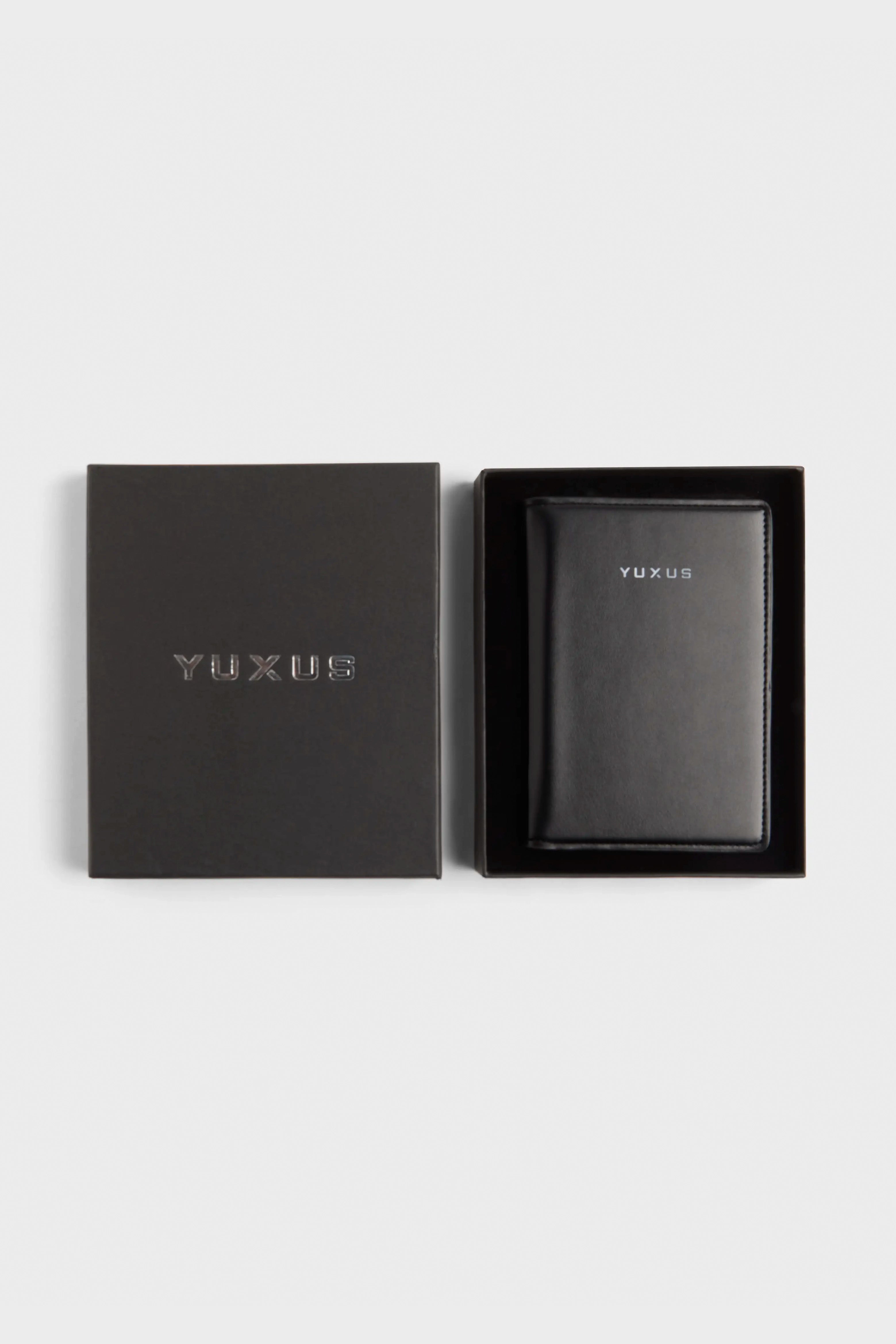 BLACK "VOYAGER" PASSPORT CASE