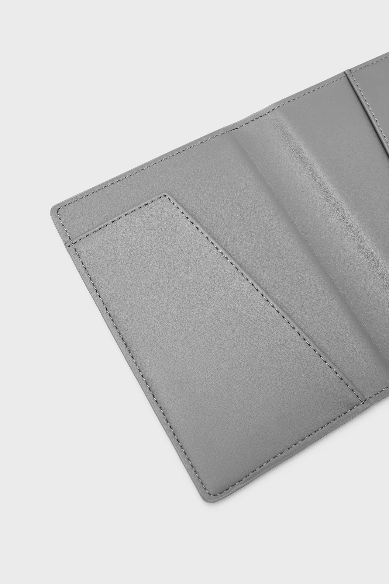 GRAY "VOYAGER" PASSPORT CASE