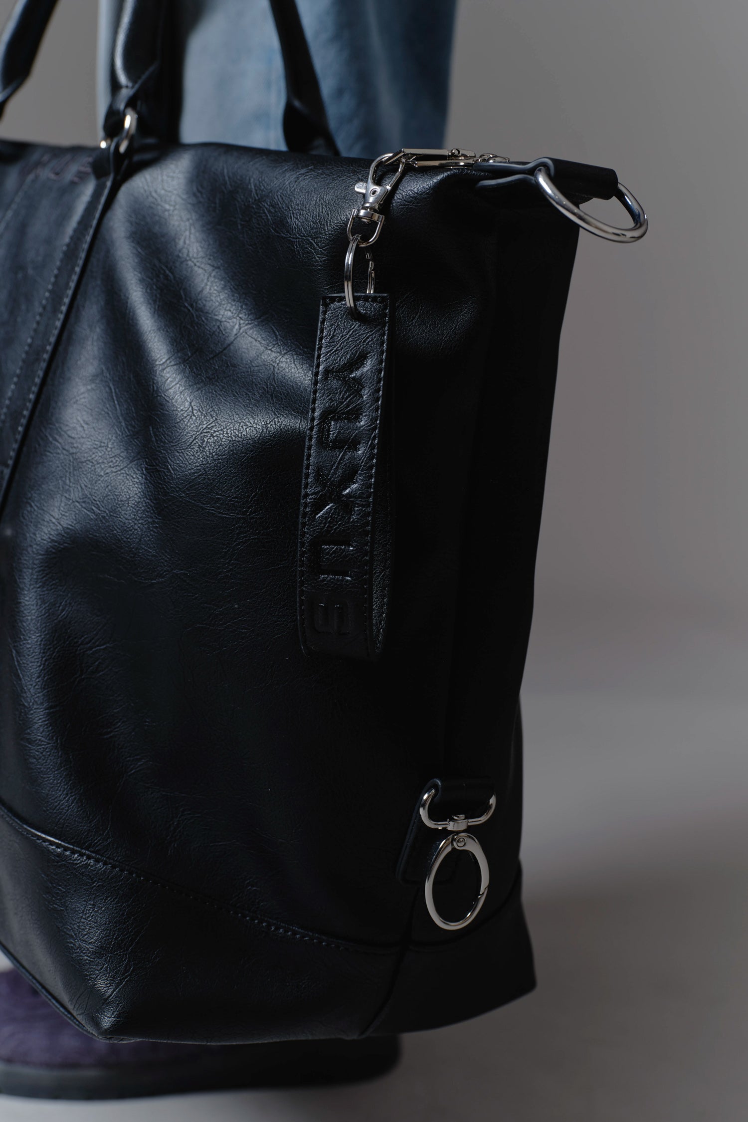 BLACK "VOYAGER" LEATHER BAG