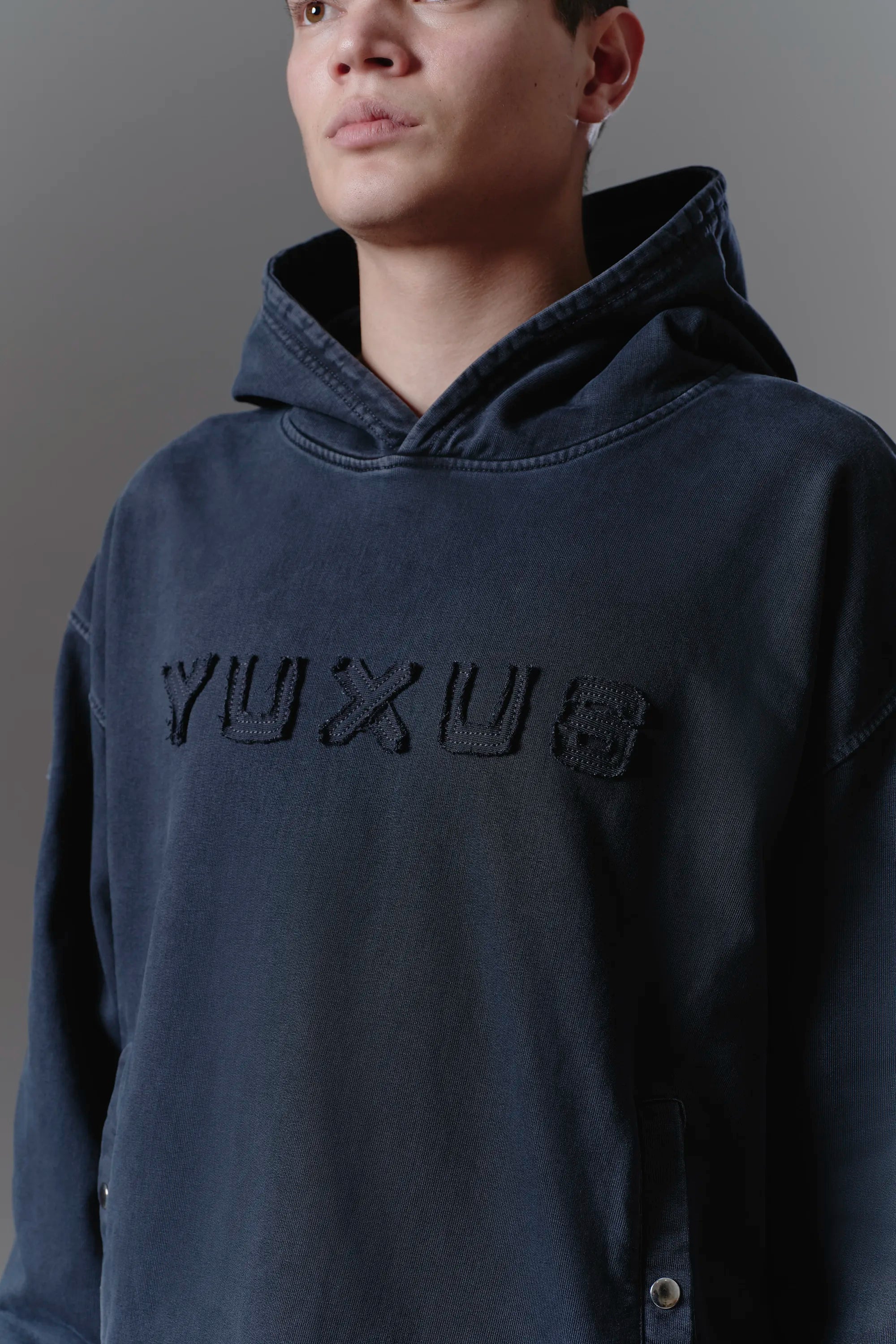 CARBON "VOYAGER" HOODIE